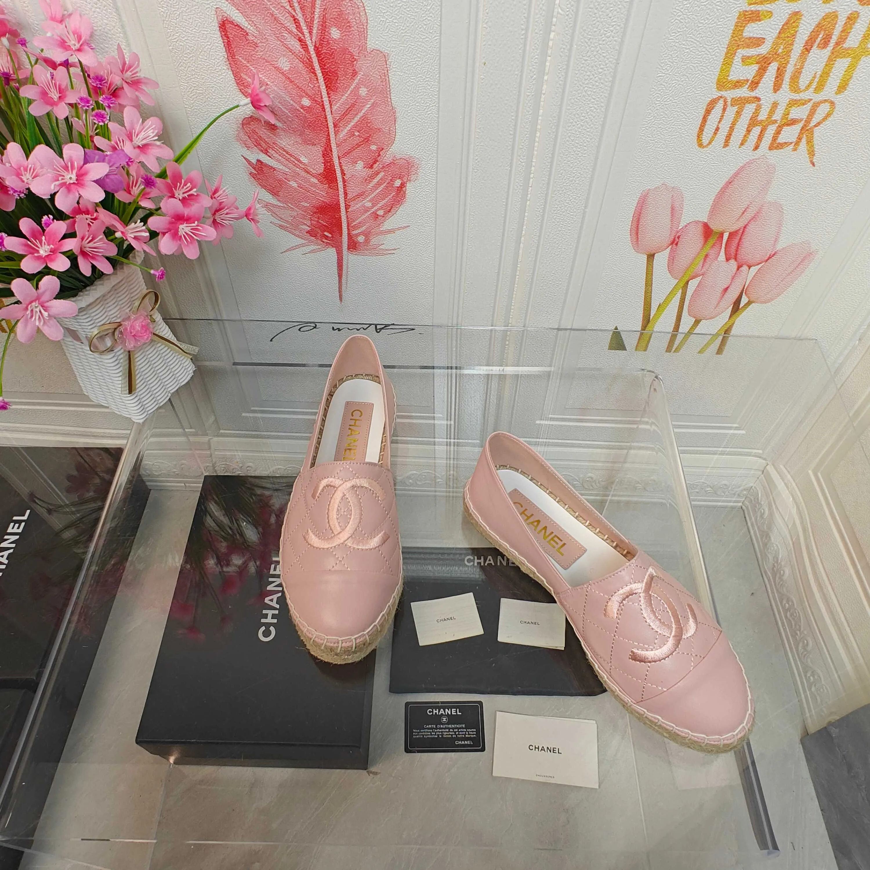 👟👟Ex-factory price 400👟👟 CHANEL 2025 early spring new fisherman shoes, top version 👏👏The inner pads are all made of original imported goatskin! Number of codes: 35 - 40 (codes 34, 41, and 42 can be customized without return or exchange) Standard codes come with a full set of packaging